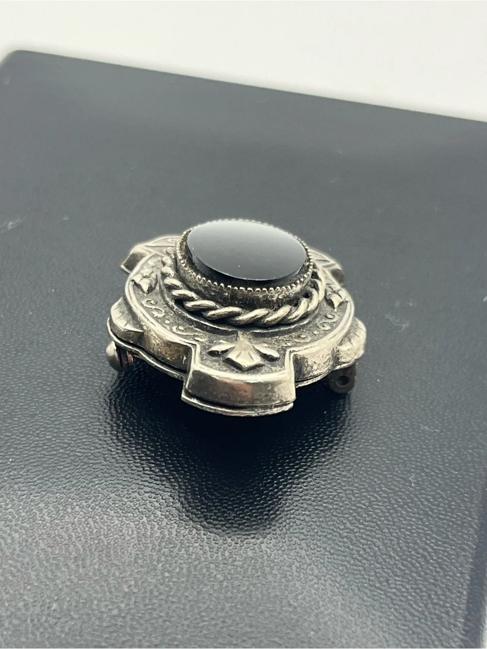 N/A silver tone